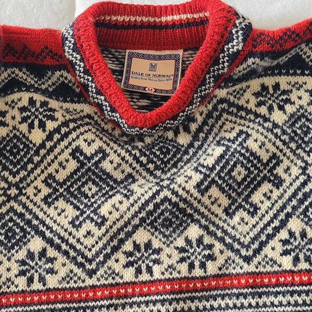 SOLD. LIKE NEW! Luxury, "Dale of Norway" Norwegian Pure Wool Vintage Sweater!